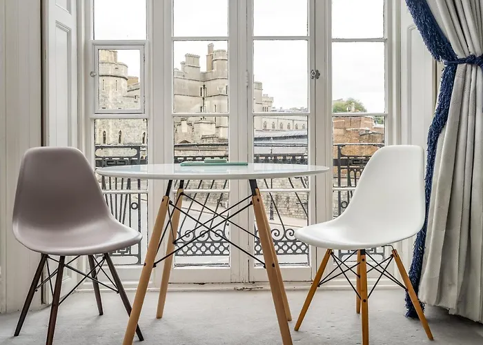 Stunning 1Bd With Castle View